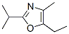 Oxazole, 5-ethyl-4-methyl-2-(1-methylethyl)- (9CI)