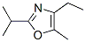 Oxazole, 4-ethyl-5-methyl-2-(1-methylethyl)- (9CI)